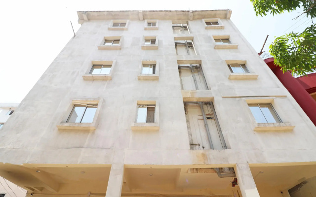 OYO 37411 Royal Residency