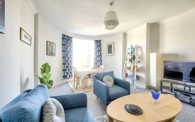 Spacious 2Br Home In New Town