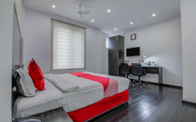OYO 6144 Hotel M Plaza