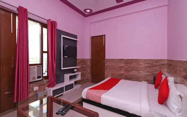 OYO 12065 Hotel Raj Palace