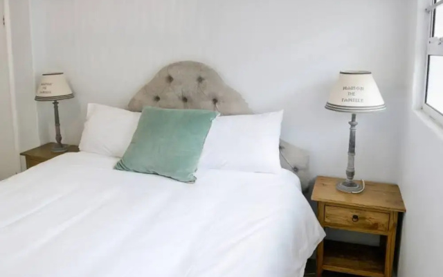 2 Bedroom Apartment Near Sea Point