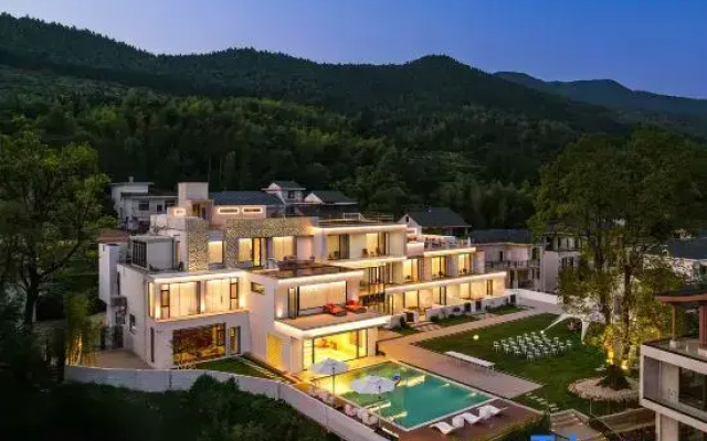 Leisure In The Mountains
