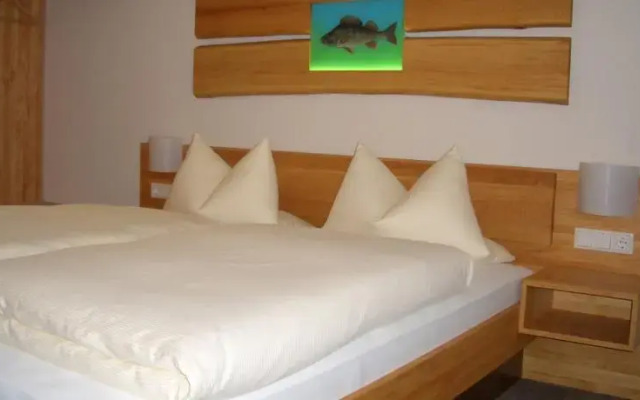 Karpfenhotel im Gasthaus Sindel-Buckel