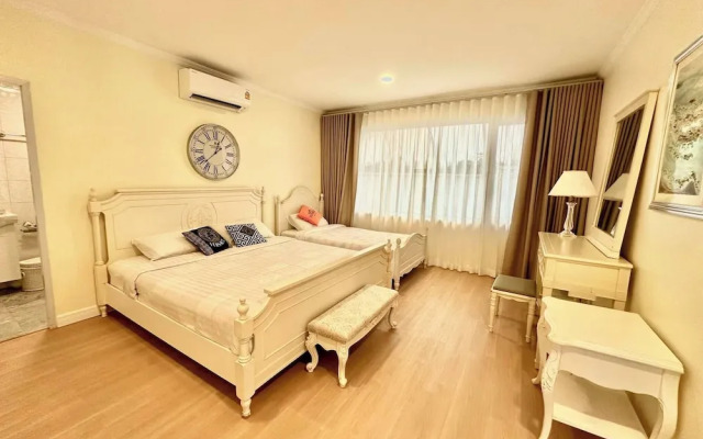 5 Bedrooms Villa 5 min Walk to Bangtao Beach