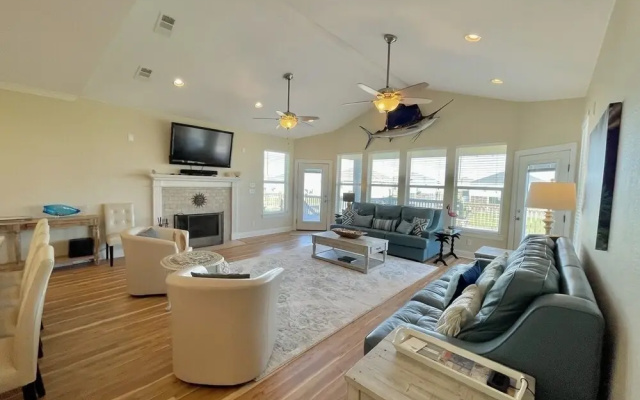 Lemoncello 3 Bedroom Home by RedAwning