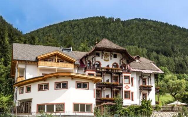 Alpin Hotel Gudrun Колле Изарко вид на фасад
