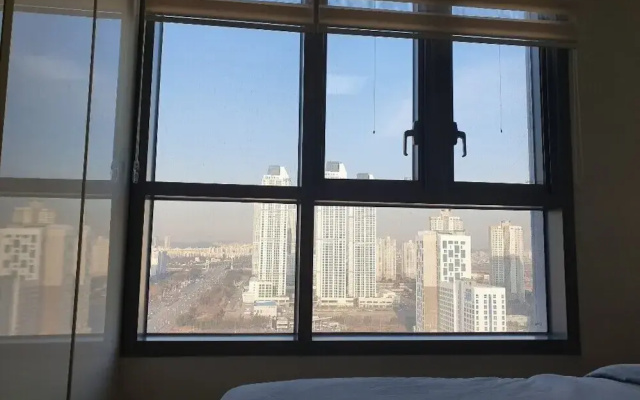 The November Stay in Songdo Honestar