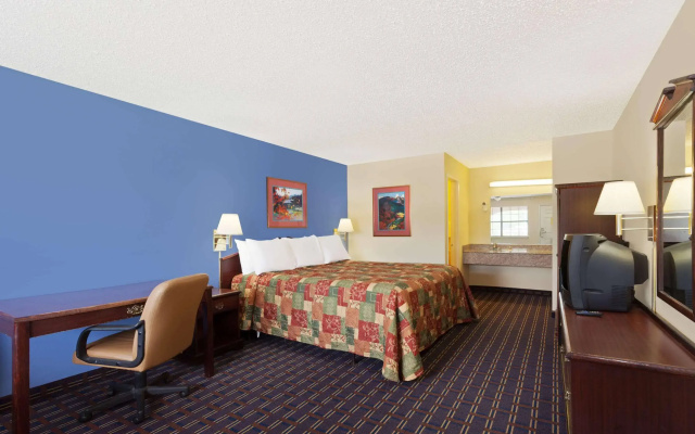Days Inn by Wyndham Downtown-Nashville West Trinity Lane