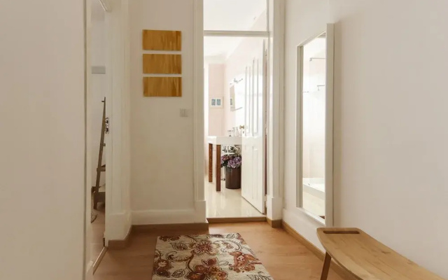 Charming Avenida by Homing