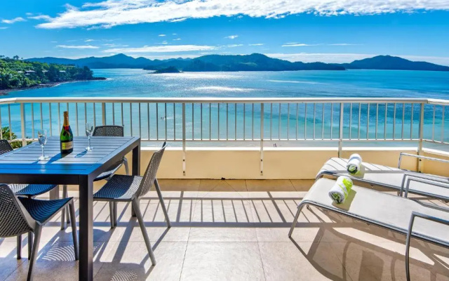Whitsunday East 1106 on Hamilton Island by HamoRent