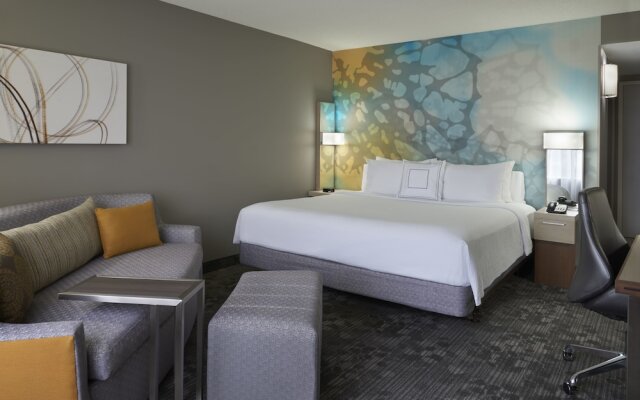 Courtyard by Marriott Toronto Airport 0