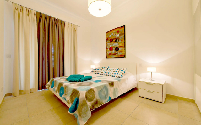 Luxury Apartment With Pool and Terrace, Top Location