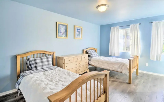 Pet-friendly Poulsbo Abode w/ Mountain Views!