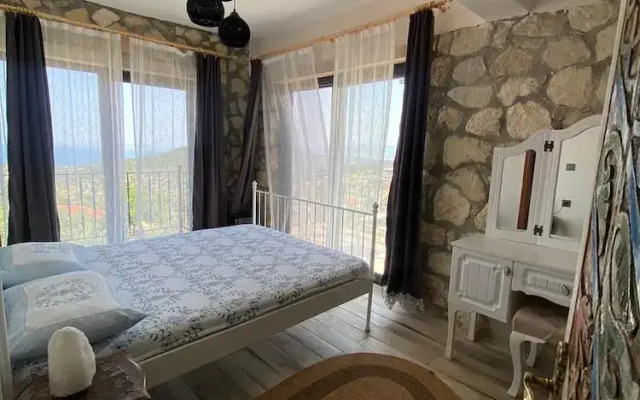 Nur Karen Taş Konak
