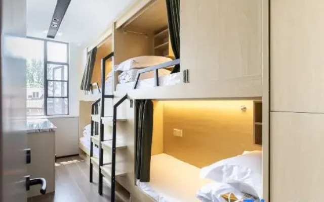 ZaiRenhai Youth Apartment