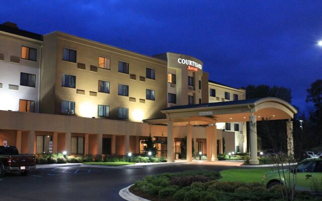 Отель Courtyard Vicksburg вид на фасад