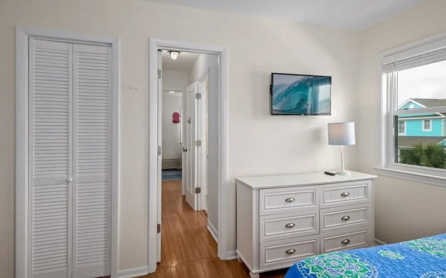 Dream Weaver 4 Bedroom Home by RedAwning