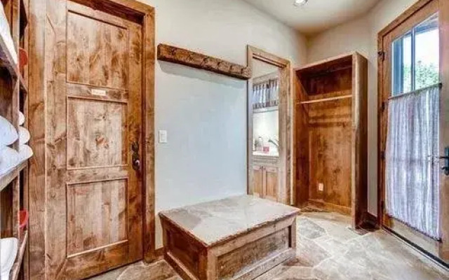 Ski Bridge Lodge by Pinnacle Lodging