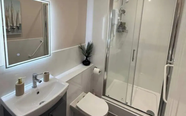 Cosy Perth Apartment - City Comforts