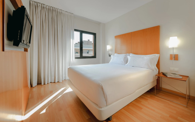 Отель Сatalonia Barcelona Beach