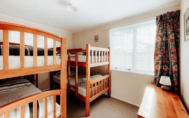 Alpine House Tongariro - Turangi Holiday Home