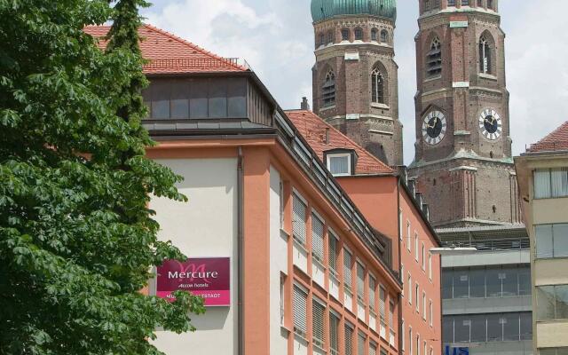 Mercure Hotel Munchen Altstadt Мюнхен вид на фасад