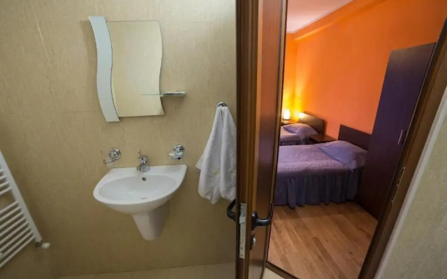 Kris Hotel