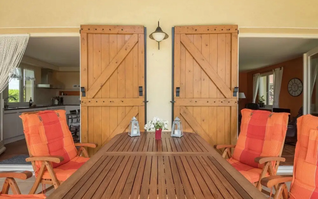 Spaciosu Holiday Home in Sadillac with Swimming Pool