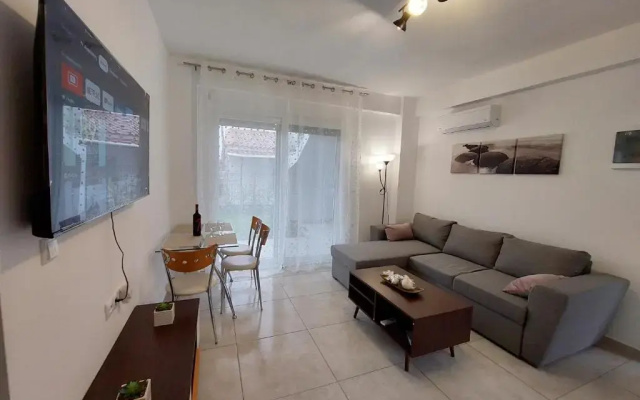 Ofrynio Luxury Apartment & Pool