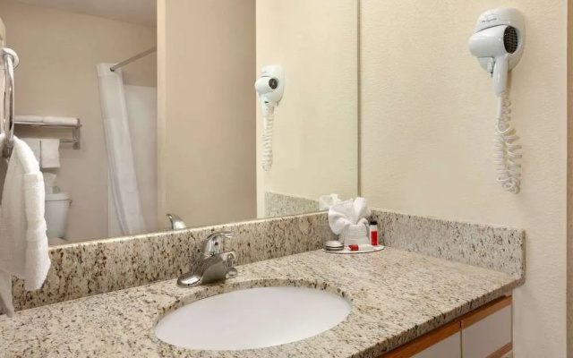 CrestHill Suites Wichita
