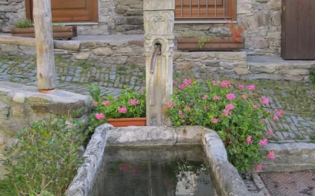 A lancienne fontaine