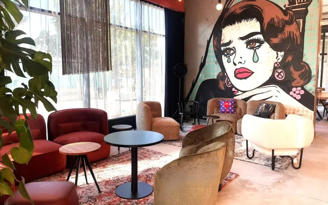 Moxy Verona