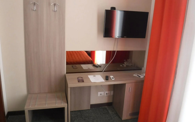 Moonlight Hotel & Suites