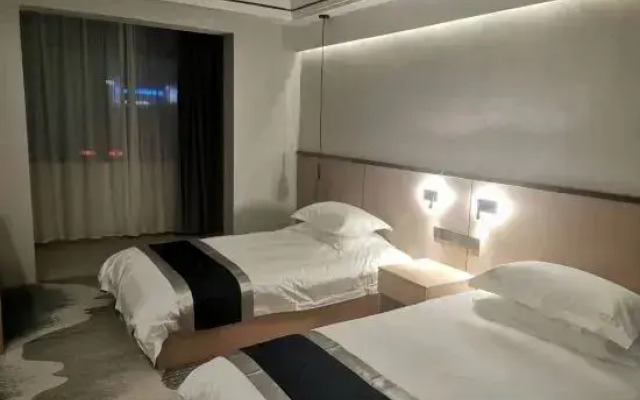 GELI Hotel (Huainan Railway Station Sports Center)