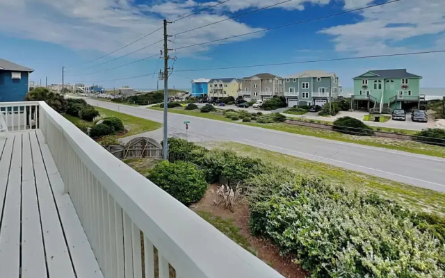 Salty Seahorse by Topsail Realty