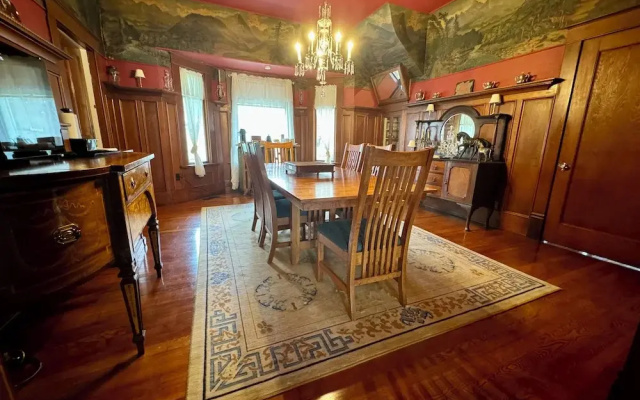 Hubble House Inn