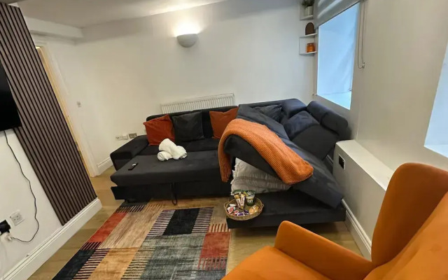 2bed Apartment-free Parking, Pets, Garden, Central