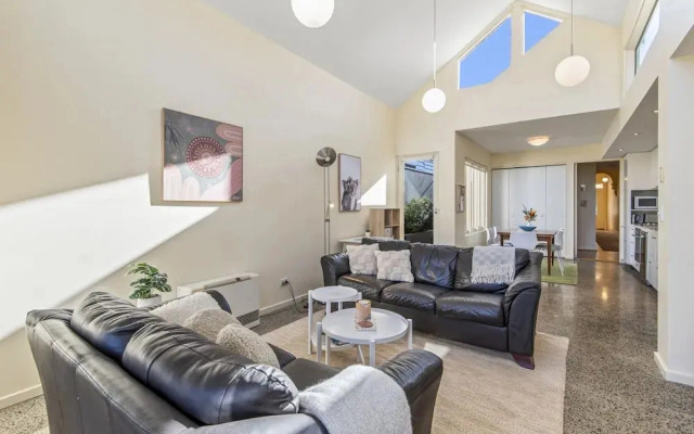 Gorgeous 2-bed Victorian Home in Artsy