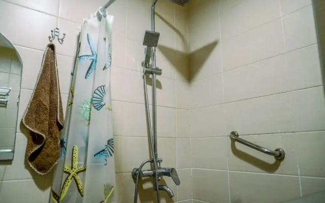 Nice And Warm 1Br At Belmont Residence Puri Apartment