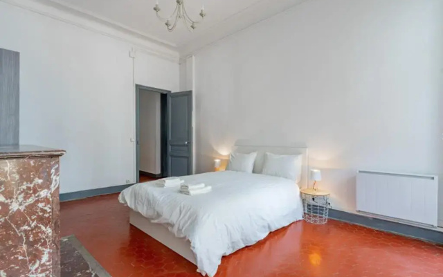 Superb apartment 100sqm, 5 min from the Old Port