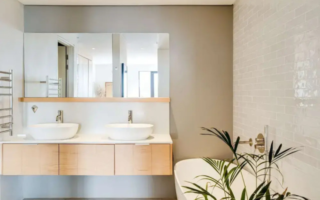 Gorgeous Sea Point Apartment With Rooftop Pool at Mirabel