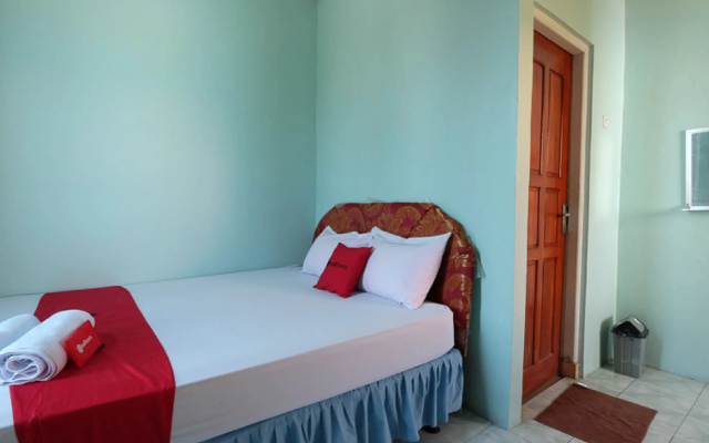 RedDoorz near Mangrove Forest Kupang