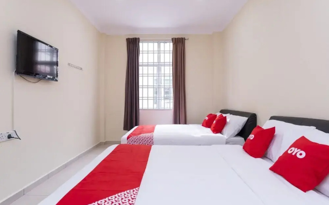 OYO 89536 Hazris Hotel