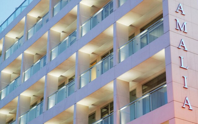Amalia Hotel Athens вид на фасад