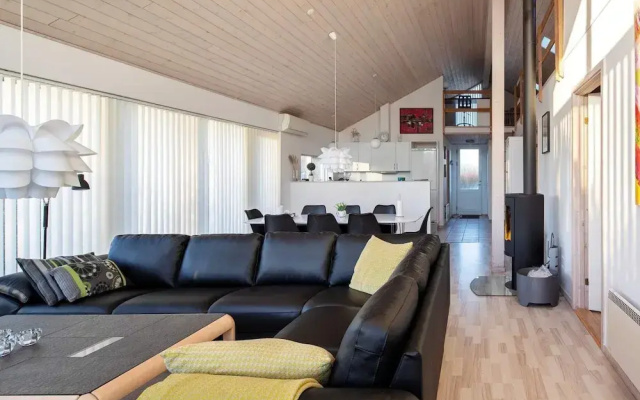 6 Person Holiday Home in Vaeggerlose