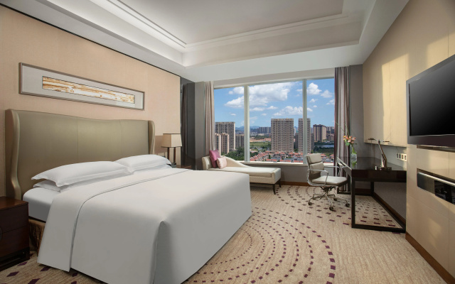 Crowne Plaza Huizhou by IHG