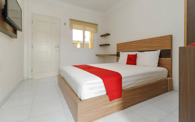 RedDoorz Plus near Palembang Square Mall