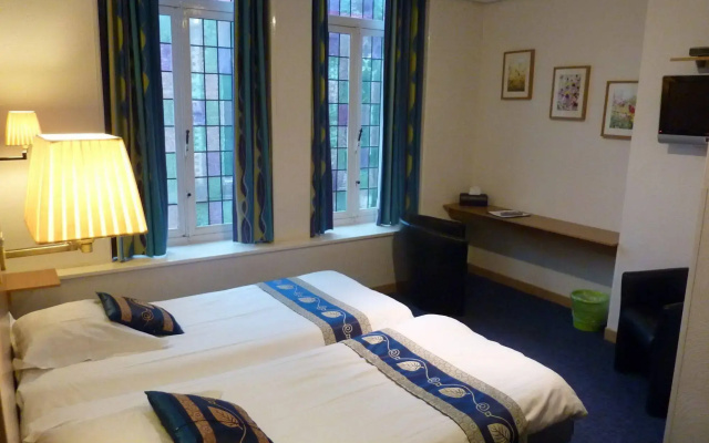 Hotel Asiris