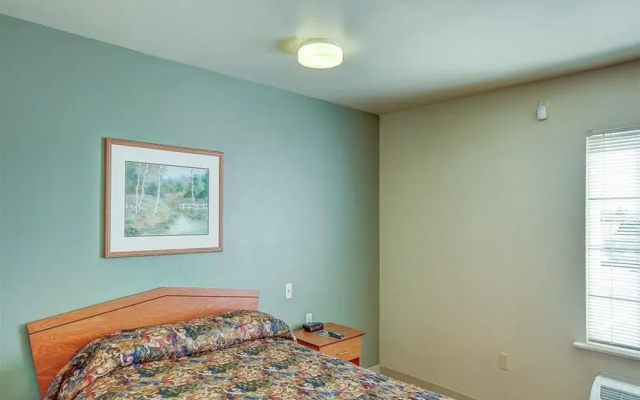 Studio 6 Extended Stay Cincinnati Sharonville OH