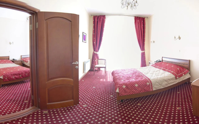 Riviera Hotel
